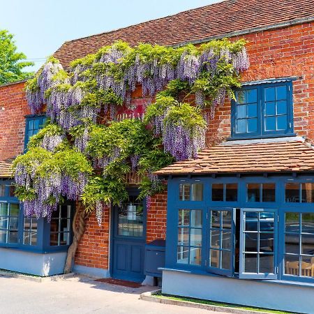 The Broad Leys Bed and Breakfast Aylesbury  Eksteriør billede