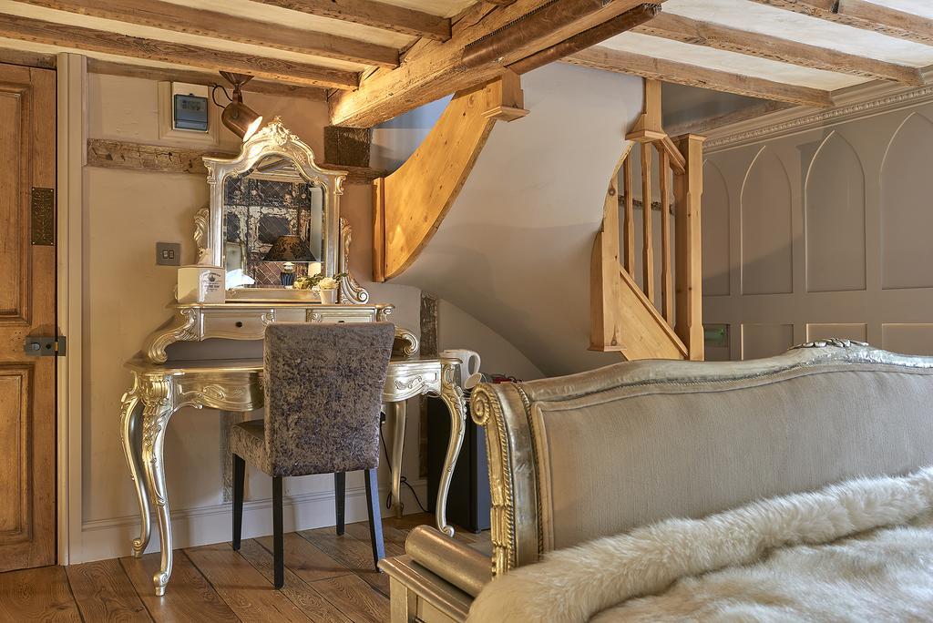 The Broad Leys Bed and Breakfast Aylesbury  Eksteriør billede