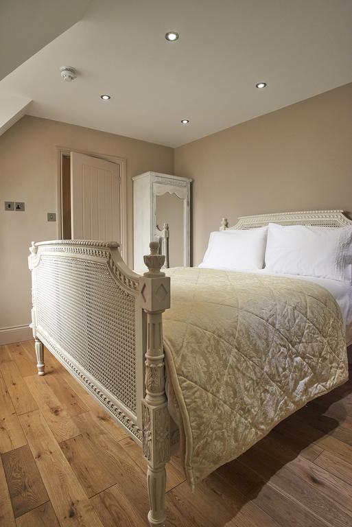 The Broad Leys Bed and Breakfast Aylesbury  Eksteriør billede